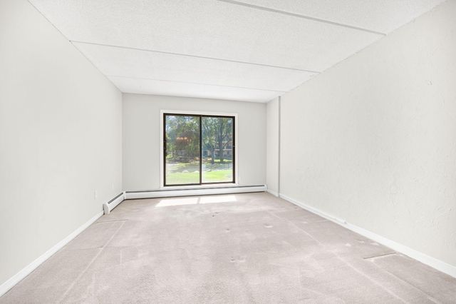 10411 Cedar Lake Road 213, Minnetonka, MN 55305