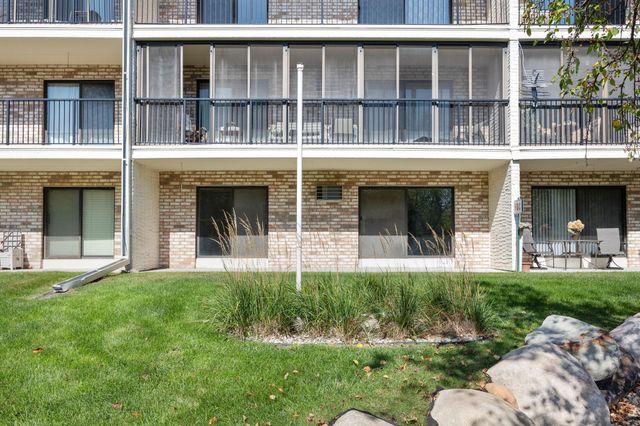 10411 Cedar Lake Road 213, Minnetonka, MN 55305