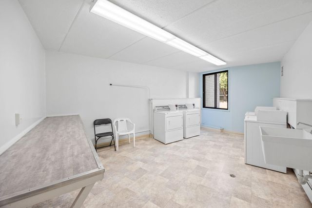 10411 Cedar Lake Road 213, Minnetonka, MN 55305