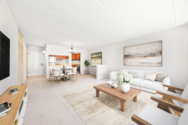 10411 Cedar Lake Road 213, Minnetonka, MN 55305