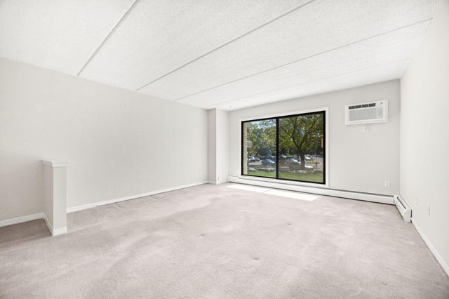 10411 Cedar Lake Road 213, Minnetonka, MN 55305