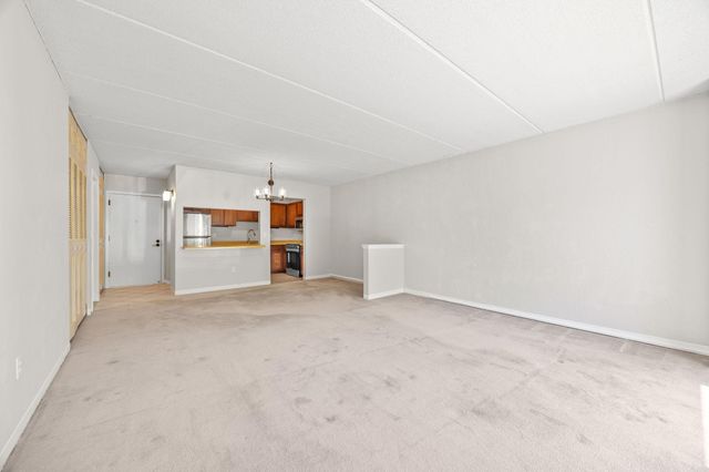 10411 Cedar Lake Road 213, Minnetonka, MN 55305