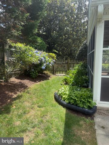 6717 PEMBERTON ST, Bethesda, MD 20817