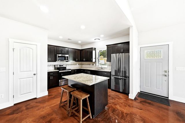 120 Waianae CT, Bastrop, TX 78602