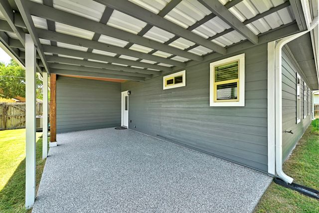 120 Waianae CT, Bastrop, TX 78602