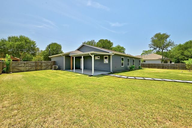120 Waianae CT, Bastrop, TX 78602