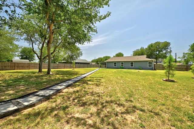 120 Waianae CT, Bastrop, TX 78602