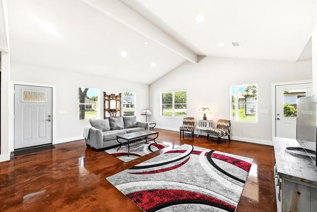 120 Waianae CT, Bastrop, TX 78602