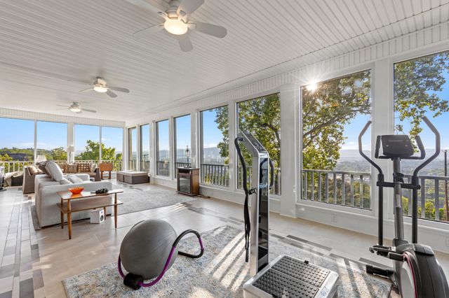 46 N Crest Road, Chattanooga, TN 37404