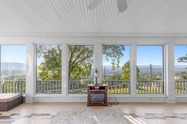 46 N Crest Road, Chattanooga, TN 37404
