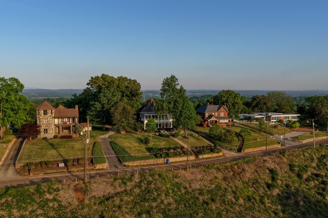 46 N Crest Road, Chattanooga, TN 37404