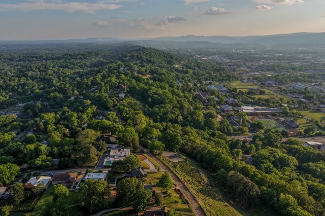 46 N Crest Road, Chattanooga, TN 37404