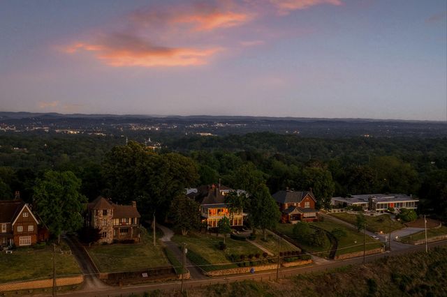 46 N Crest Road, Chattanooga, TN 37404