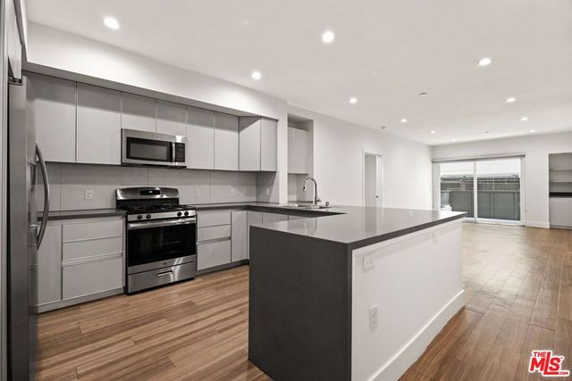 1515 Colby 215, Los Angeles, CA 90025