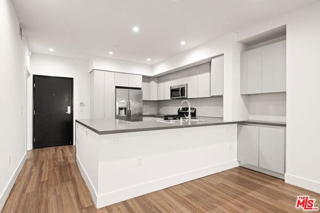 1515 Colby 215, Los Angeles, CA 90025