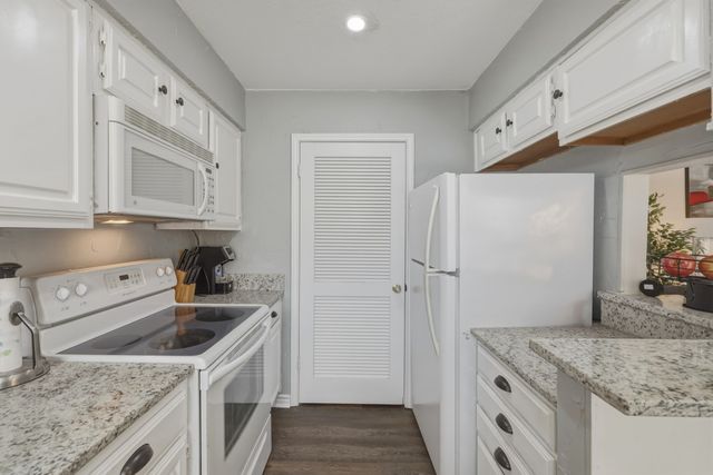 1900 Cloisters Drive 322, Arlington, TX 76011