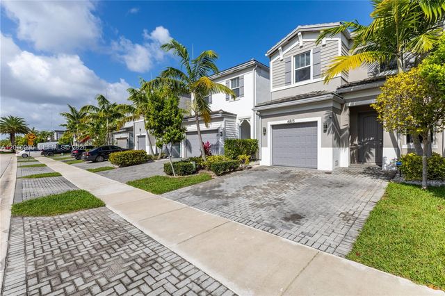 4813 NW 48th Terrace, Tamarac, FL 33319