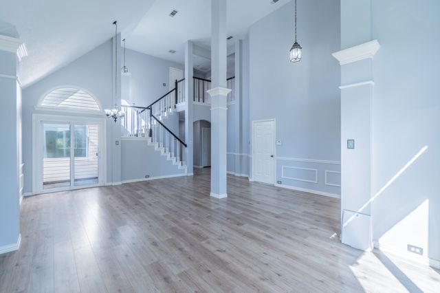 802 Crest Ridge Court, Irving, TX 75061