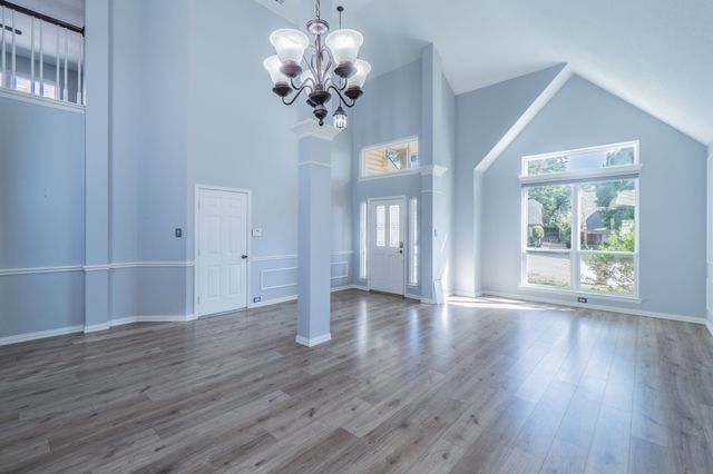 802 Crest Ridge Court, Irving, TX 75061