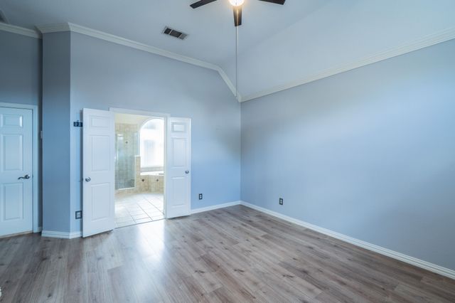 802 Crest Ridge Court, Irving, TX 75061