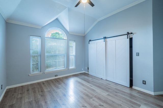 802 Crest Ridge Court, Irving, TX 75061