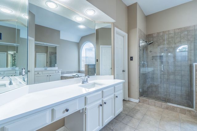 802 Crest Ridge Court, Irving, TX 75061