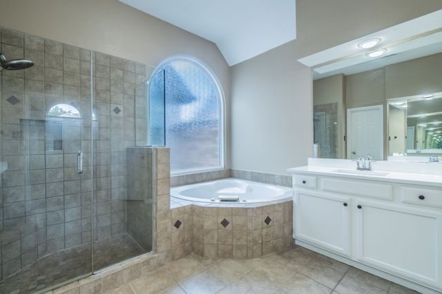 802 Crest Ridge Court, Irving, TX 75061