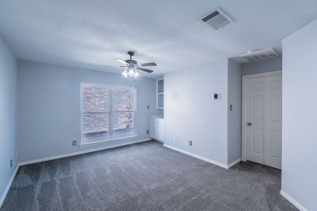 802 Crest Ridge Court, Irving, TX 75061