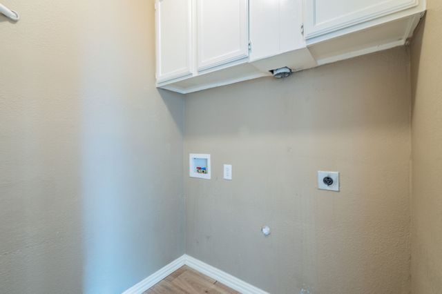 802 Crest Ridge Court, Irving, TX 75061