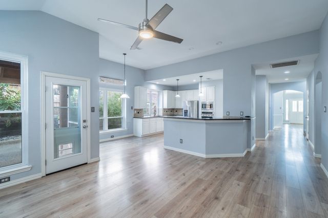 802 Crest Ridge Court, Irving, TX 75061