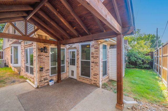 802 Crest Ridge Court, Irving, TX 75061
