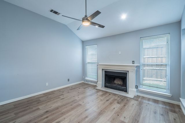 802 Crest Ridge Court, Irving, TX 75061