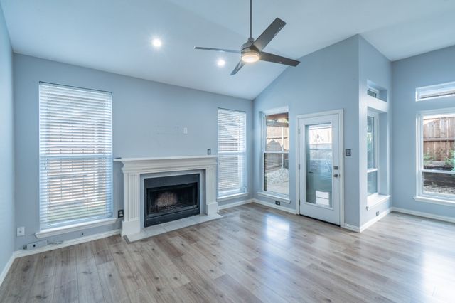 802 Crest Ridge Court, Irving, TX 75061