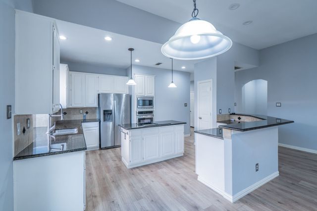 802 Crest Ridge Court, Irving, TX 75061