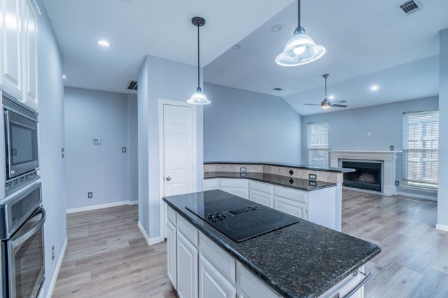 802 Crest Ridge Court, Irving, TX 75061