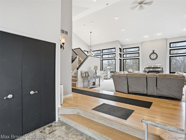 55618 Lordona Lane, Shelby Twp, MI 48315