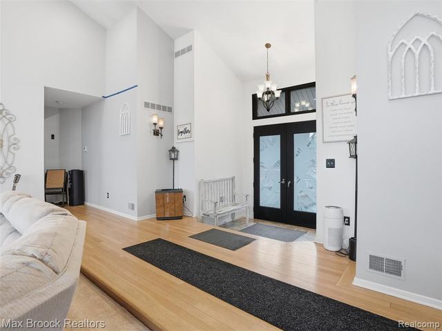 55618 Lordona Lane, Shelby Twp, MI 48315