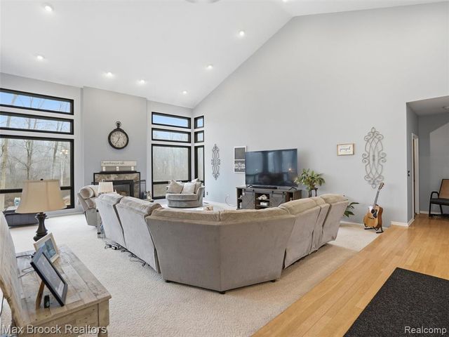 55618 Lordona Lane, Shelby Twp, MI 48315