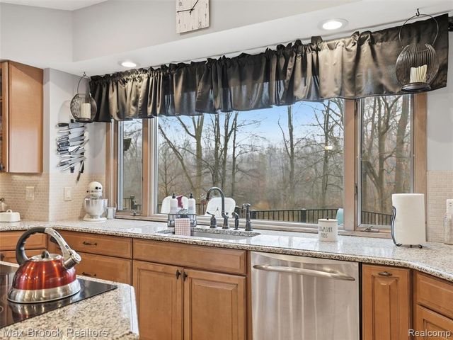 55618 Lordona Lane, Shelby Twp, MI 48315