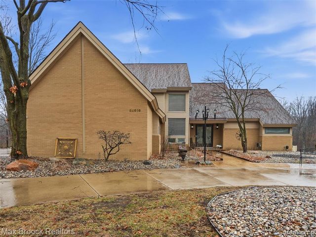 55618 Lordona Lane, Shelby Twp, MI 48315