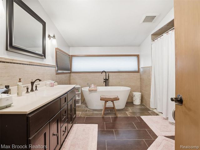 55618 Lordona Lane, Shelby Twp, MI 48315