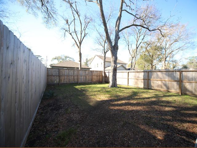 6709 Greenhurst Street B, Houston, TX 77091