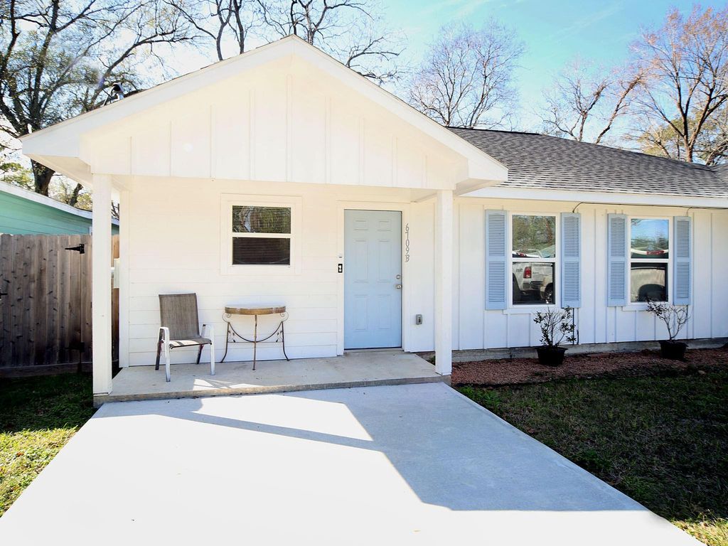 6709 Greenhurst Street B, Houston, TX 77091