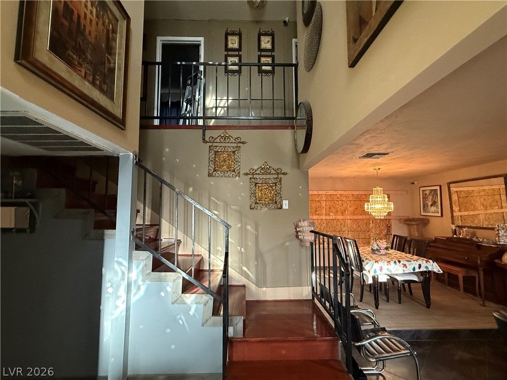 405 Holcomb Circle, Las Vegas, NV 89107 — photo 2