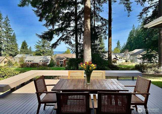 1093 Village Loop, Langley, WA 98260