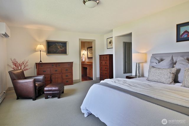 1093 Village Loop, Langley, WA 98260