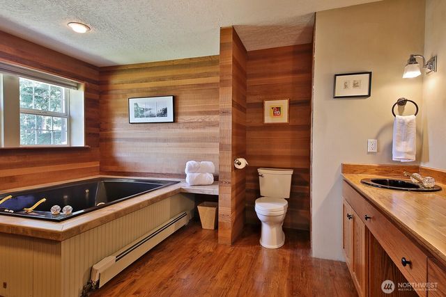 1093 Village Loop, Langley, WA 98260