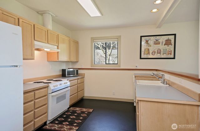 1093 Village Loop, Langley, WA 98260