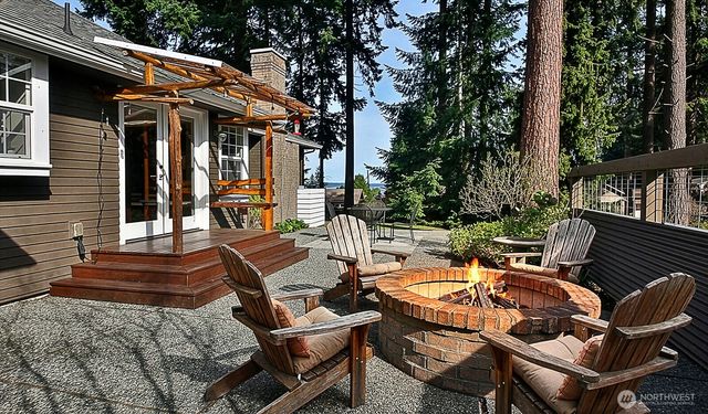1093 Village Loop, Langley, WA 98260