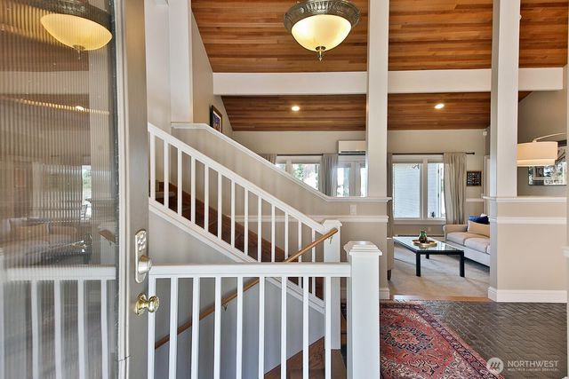 1093 Village Loop, Langley, WA 98260